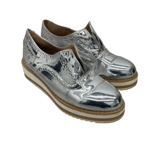 Via Pinky Women Metallic Silver Patent Leather Brogue Oxfords Size 6 NO LACES - Picture 1 of 8